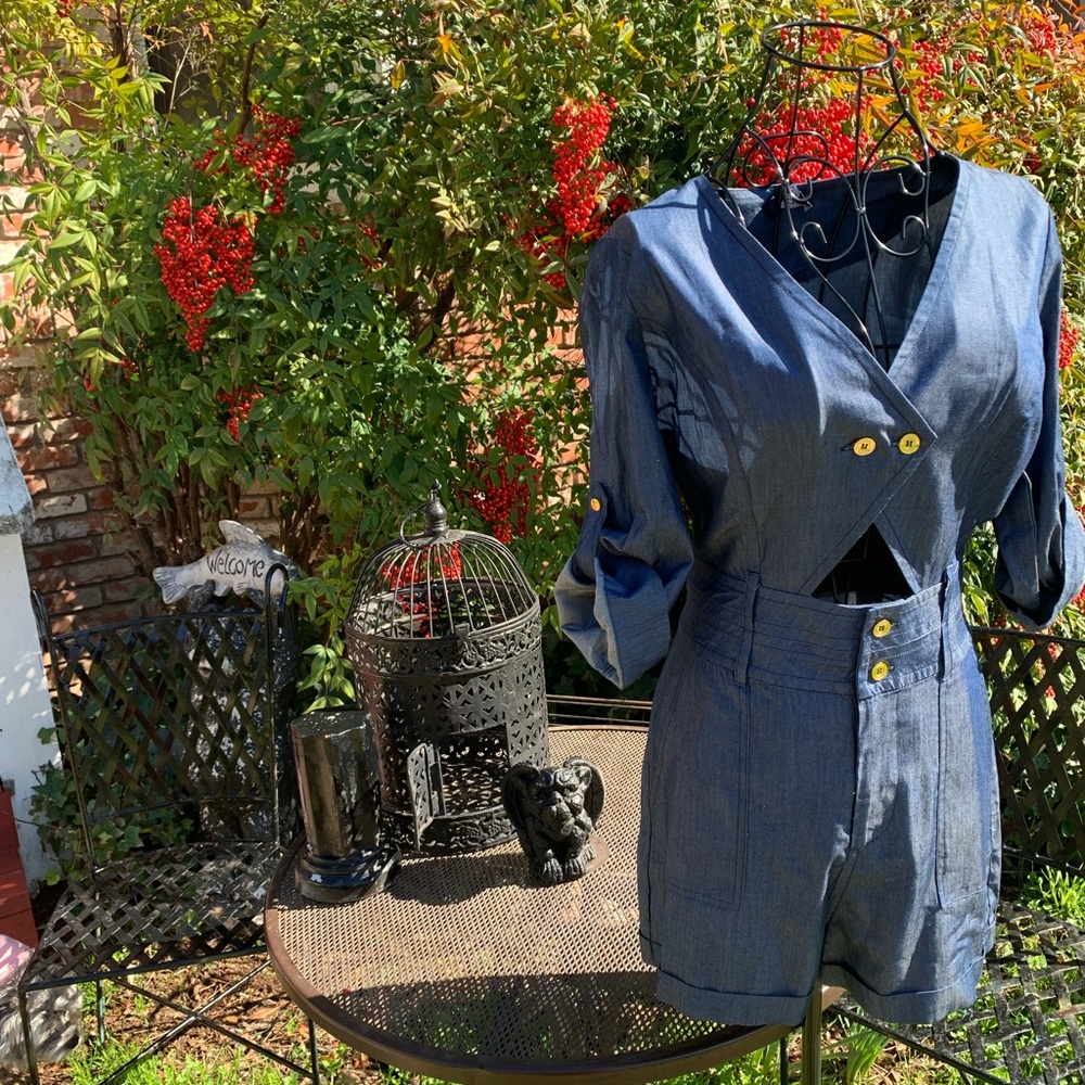 Bebe light weight navy denim romper , just like shorts and top put together - Picture 4 of 10